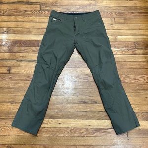 Kuhl Revolvr. Size 32x32. Dark olive green.